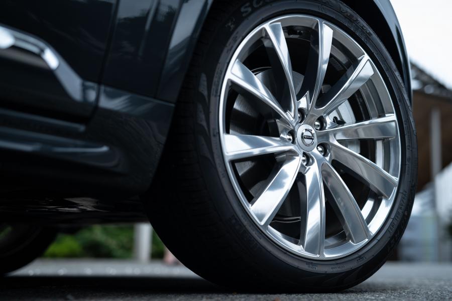Колеса Volvo XC90 T8 Excellence 2015 года  (JP) (фото 14 из 16)